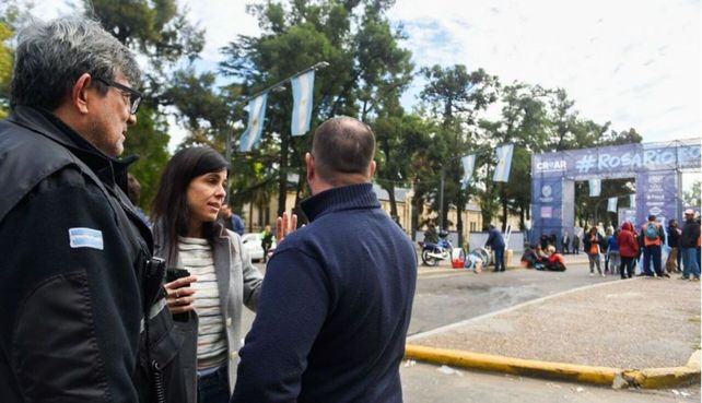La secretaria de Control Carolina Labayru desactivó la protesta de vendedores ambulantes en el predio de la ex Rural.