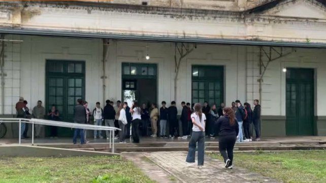 Los estudiantes fueron a la escuela de San Cristóbal en distintos horarios.