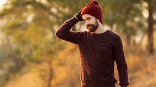 Cómo estirar un sweater de lana encogido y recuperar tu prenda favorita