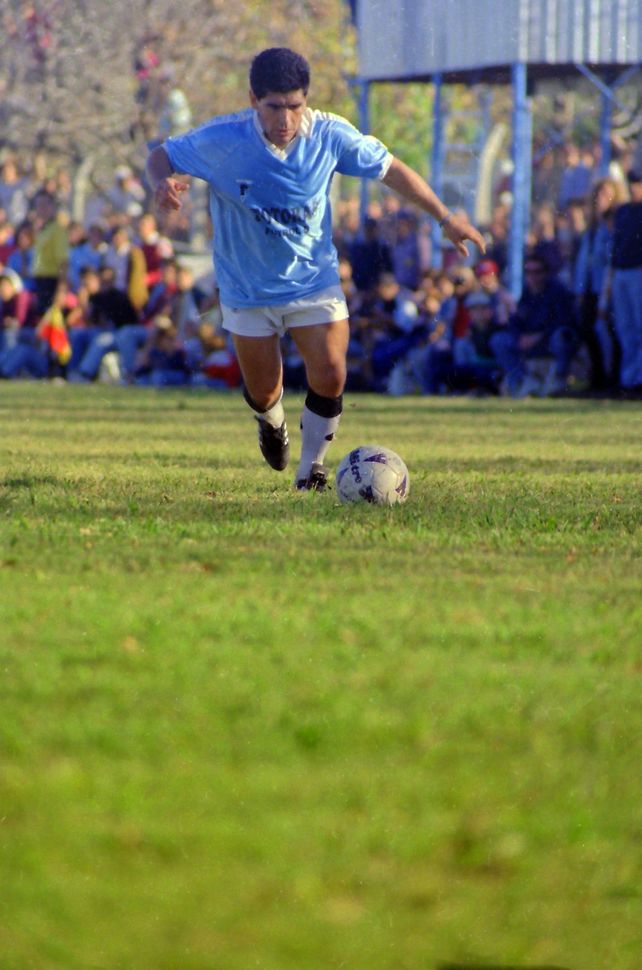 La increíble historia de un gesto y una foto de Maradona en Totoras, que conmovieron al mundo