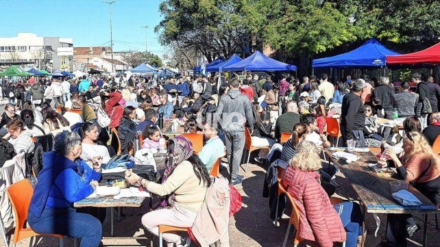 Día de la Bandera: miles de santafesinos participaron del tradicional festival en la avenida Facundo Zuviría Día de la Bandera: miles de santafesinos participaron del tradicional festival en la avenida Facundo Zuviría