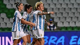 Yamila Rodríguez festeja uno de los goles de la Selección Argentina.
