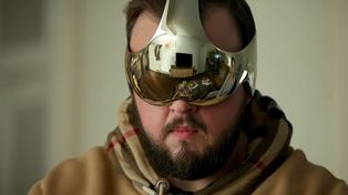 El actor John Bradley-West encarna a un científico rebelde que prueba un peligroso juego de realidad virtual.&nbsp;