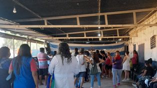El velatorio de Máximo Gerez en el club Los Pumitas convocó a cientos de vecinos, familiares y amigos del nene asesinado.