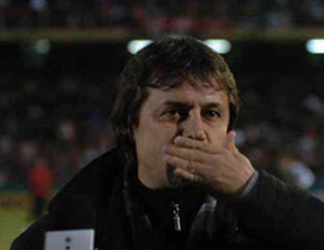 No ped&iacute; la cabeza de ning&uacute;n jugador para seguir como t&eacute;cnico de Newells