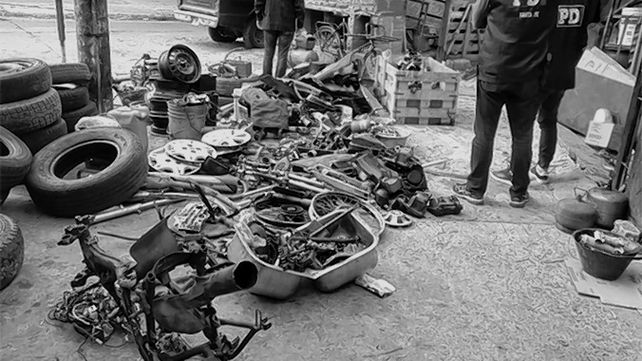 De todo. En una de las casas se hallaron distintos pedazos de motos.