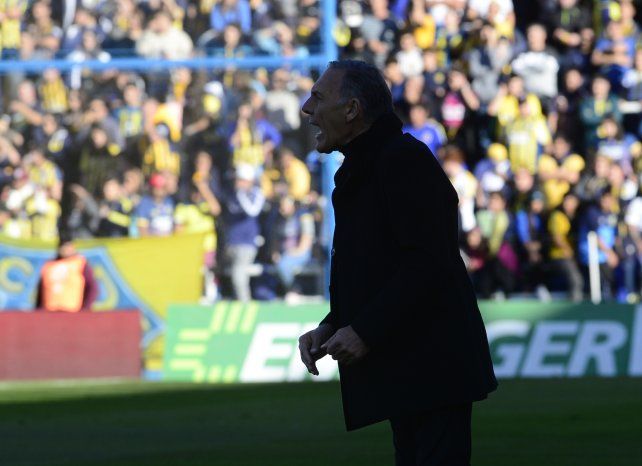 Russo no logra enderezar el rumbo de Central