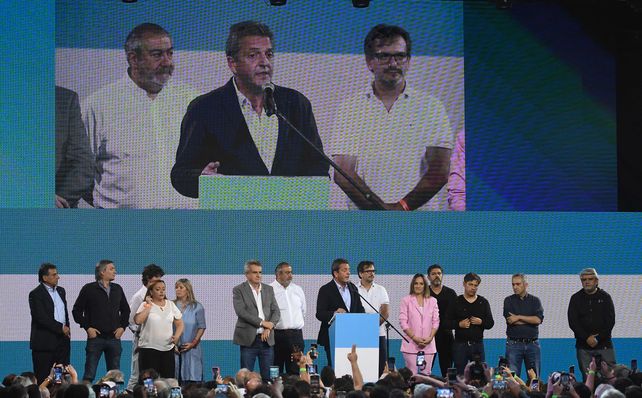 Sergio Massa habló antes de darse resultados oficiales del balotaje. Dijo que llamó a Milei para felicitarlo: es el elegido por la mayoría de los argentinos