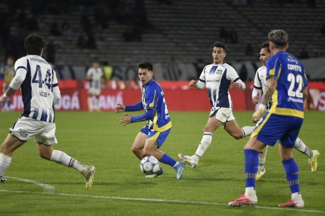 Giovanni Cantizano ingresó por Campaz para jugar ante Talleres. Hay que ver qué decisión toma Almirón para Gimnasia.