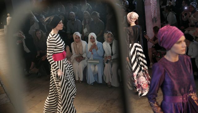 Turquía se debate entre la tradición y la vanguardia en la Semana de la Moda
