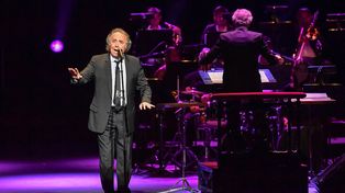 Serrat llenó el teatro Colón con sus clásicos