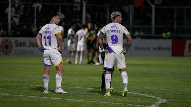 Sebastián Ferreira y Enzo Copetti están de espalda al gol. El exRacing marcó un solo gol en el torneo
