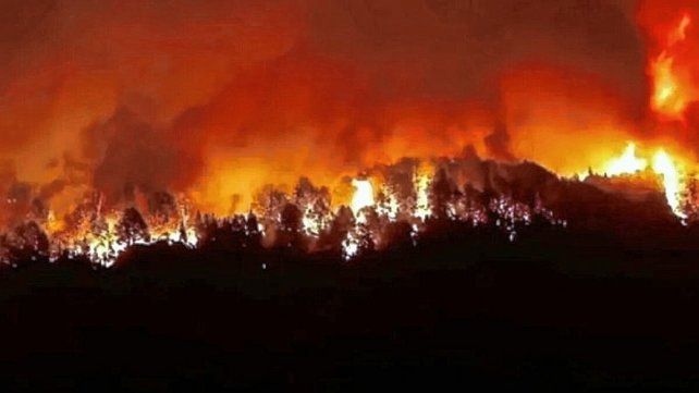 El incendio del Parque Los Alerces avanza hacia Esquel y el panorama es adverso