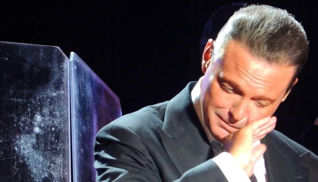 Luis Miguel se puso sentimental y lloró sobre el escenario