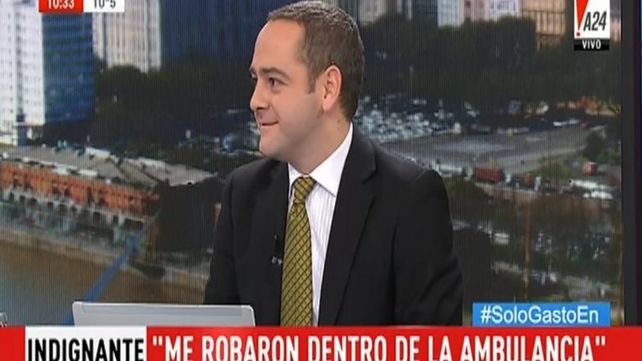 Un periodista sufrió un infarto, el chofer de la ambulancia le robó la billetera y le gastó las tarjetas