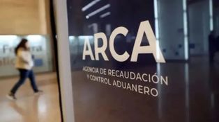 Impuestos en Argentina: los más pobres pagan más del 35% de sus ingresos y los más ricos, menos del 25%