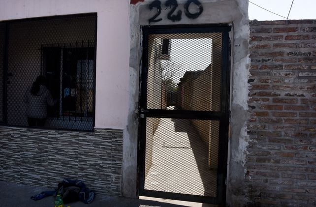 Ameghino 220. En una tapera en el pasillo fueron atacados a balazos tres hombres