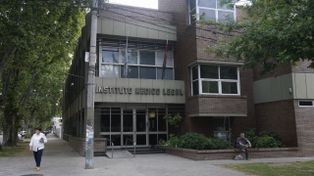 Hallan a un hombre muerto con un golpe en la cabeza en una vivienda de la zona oeste