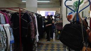 En Rosario, la tienda del Ejército de Salvación convierte donaciones en ropa y muebles accesibles, y cada compra ayuda a sostener la ayuda social.