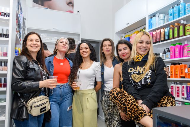 Marcela Aguirre, Cecilia Cantero, Sheila Peña, Gabriela Passini, Sabrina Vander Mey y Majo y Yunnissi.   