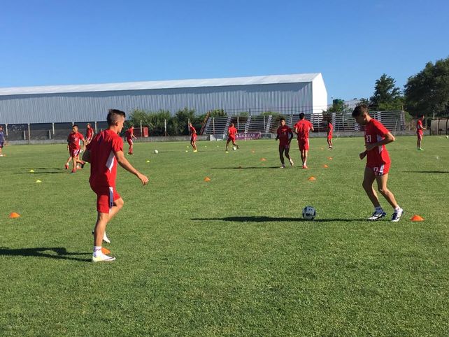El plantel de Juan Pablo Pumpido sumará sus primeros minutos de fútbol frente a Aldosivi de Mar del Plata.