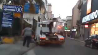 Locura en el centro: “Puso primera, volanteó en la vereda y pisó a mi hijo”