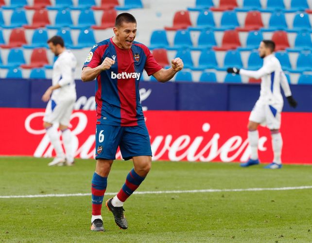 Oscar Duarte juega en el Saprissa