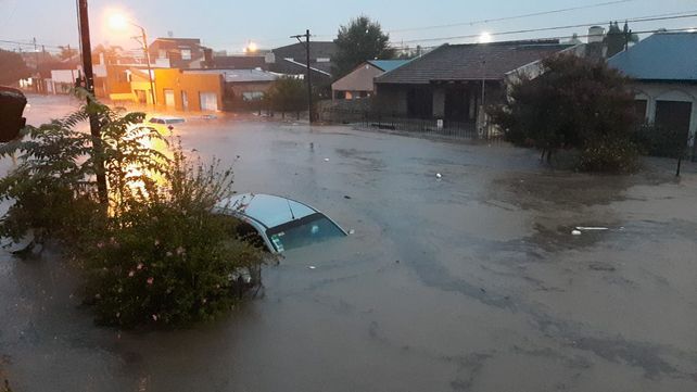Bahía Blanca bajo agua. Un intenso temporal dejó evcuados y destrozos en la ciudad.