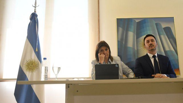 vLa ministra de Seguridad participará para ser representante de CABA en el Senado y el ministro de Defensa irá por un lugar en Diputado en representación de Mendoza.&nbsp;