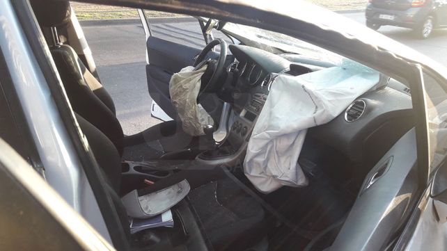 Perdió el control, chocó y volcó en pleno Bulevar Gálvez