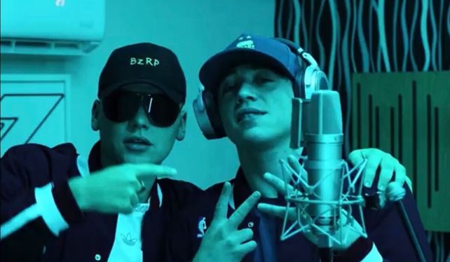 El productor musical Bizarrap y el rapero Paulo Londra lanzaron un trabajo colaborativo luego de que en pocas horas sus seguidores llegaron a los 23 millones de comentarios requeridos por ellos.&nbsp;