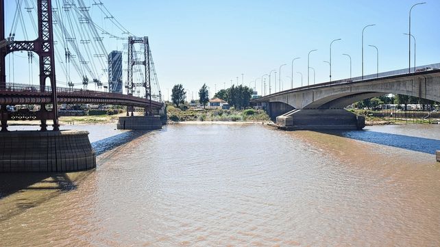 La bajante histórica del río Paraná complica a todos los santafesinos.