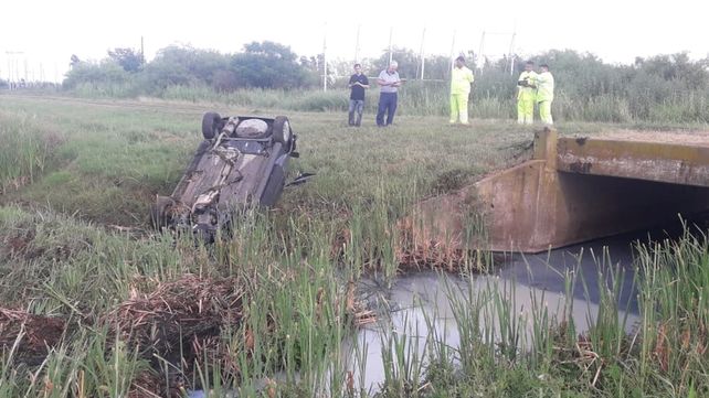 Espectacular vuelco y un choque complicaron el tránsito en la autopista ...