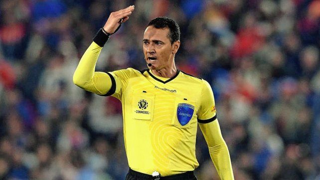 El árbitro de la final de la Libertadores estará el próximo jueves en La Bombonera.