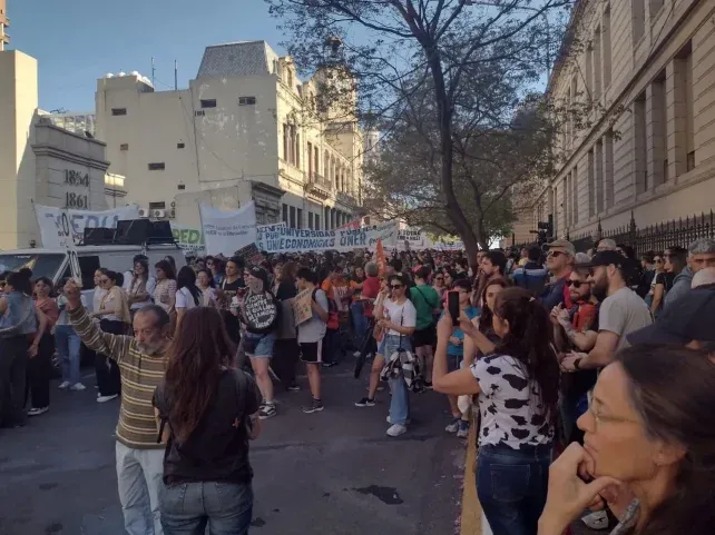 Las calles se llenaron en defensa de la universidad pública