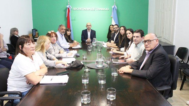 Auxiliares de educación no deberán presentar declaración jurada