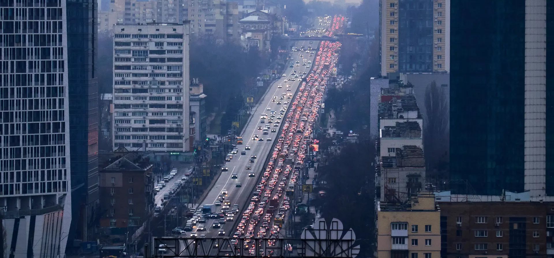 Los habitantes de Kiev abandonan la ciudad después de los ataques con misiles previos a la ofensiva de las fuerzas armadas rusas y bielorrusas. Fotografía: Pierre Crom/Getty