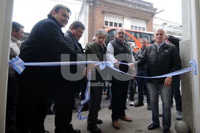 Corte de cinta. La inauguración de la nueva sede de UOM contó con la presencia de Caló. Corte de cinta. La inauguración de la nueva sede de UOM contó con la presencia de Caló.