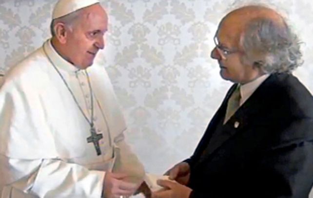 Francisco recibe a Pérez Esquivel en el Vaticano.