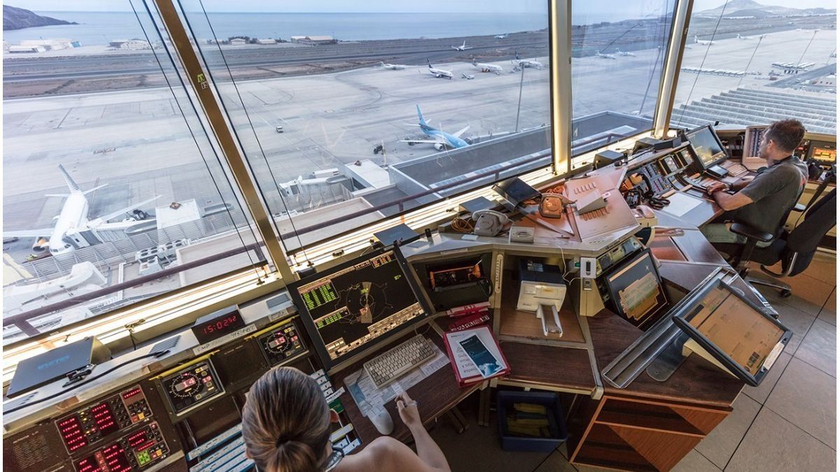 Controladores aéreos en conflicto ponen en vilo a turistas