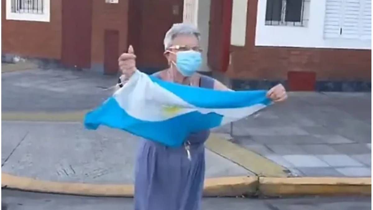 Falleció la Abuela Lalala, recordada hincha viral en los festejos del Mundial 2022