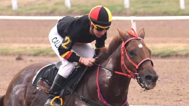 La jocketa Graciela Calderón y la pupila del Haras Bernagi New Girl.