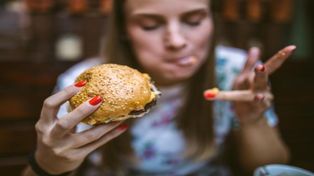 La comida chatarra causa más muertes que el tabaco