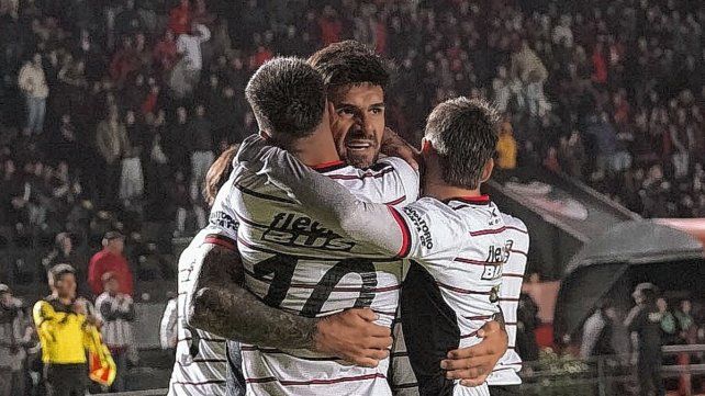 Colón es el equipo más goleador de la Primera Nacional. Colón es el equipo más goleador de la Primera Nacional.