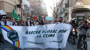 La marcha global por el clima del año pasado se repite este año. Convoca a las 17 en Oroño y Córdoba. Irá hacia el Monumento donde habrá cierre con feria y bandas en vivo.