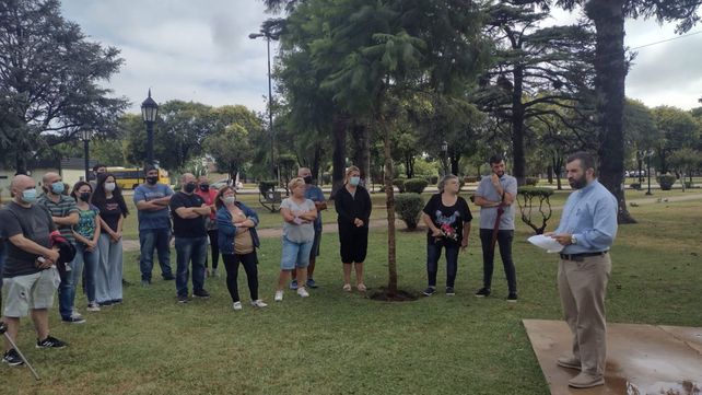 El acto se desarrolló en la plaza principal de Zavalla donde se encuentra el monumento en honor a las víctimas de la tragedia.