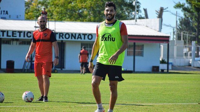 El ex-Patronato Gabriel Gudiño fue separado del plantel de Huracán.