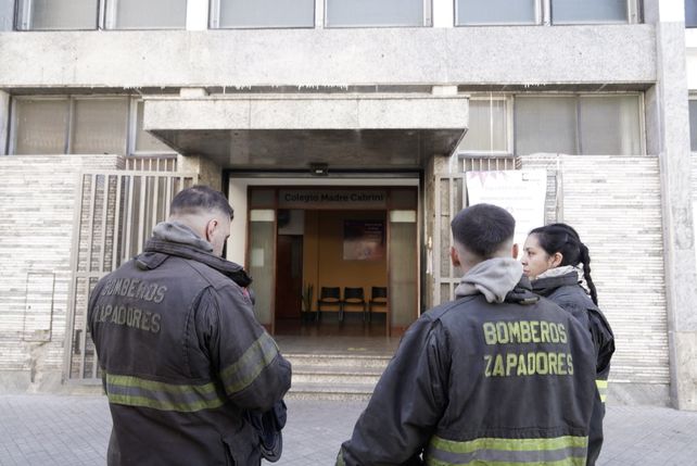 Bomberos Zapadores acudieron al colegio Madre Cabrini por un principio de incendio.