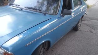 Un bebé fue aplastado por un auto mientras sus padres lo arreglaban