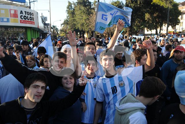 Los santafesinos deliraron a puro festejo con el triunfo agónico de Argentina frente a Suiza